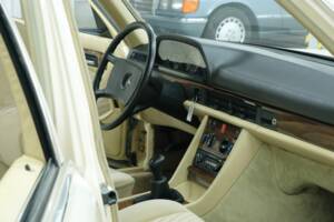 Bild 26/50 von Mercedes-Benz 280 S (1982)