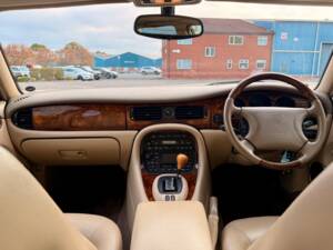 Bild 18/32 von Jaguar XJ 8 Sovereign (1999)