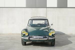 Image 14/43 of Citroën ID 19 Break (1967)