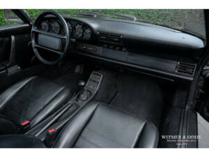 Image 21/28 de Porsche 911 Carrera 4 (1990)