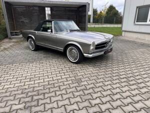 Image 12/36 of Mercedes-Benz 280 SL (1968)
