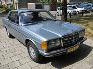 Bild 1/8 von Mercedes-Benz 230 CE (1983)