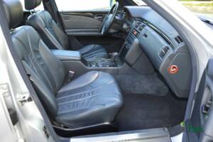 Image 24/50 de Mercedes-Benz E 50 AMG (1996)