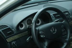 Bild 26/50 von Mercedes-Benz E 500 (2007)