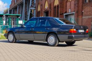 Bild 4/26 von Mercedes-Benz 300 E (1991)