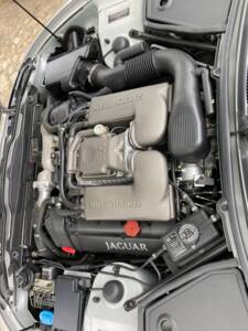 Bild 26/29 von Jaguar XKR (2000)