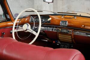 Immagine 44/50 di Mercedes-Benz 220 S Cabriolet (1958)