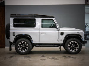 Bild 12/36 von Land Rover Defender 90 Works V8 &quot;70th Edition&quot; (2015)