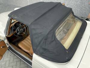 Image 12/36 of Mercedes-Benz 280 SL (1969)