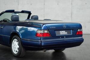 Bild 15/50 von Mercedes-Benz E 200 (1996)