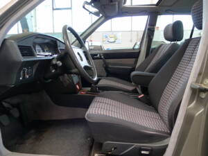 Image 25/34 de Mercedes-Benz 190 E 1.8 (1991)