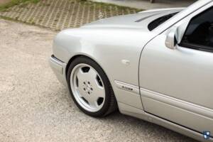 Image 25/98 de Mercedes-Benz E 50 AMG (1996)