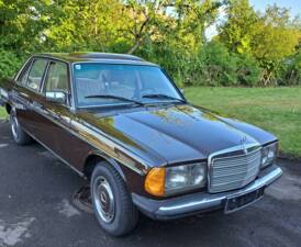 Image 1/5 de Mercedes-Benz 200 D (1980)