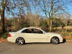 Image 8/47 of Mercedes-Benz E 63 AMG (2006)