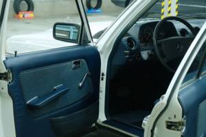 Bild 19/50 von Mercedes-Benz 230 (1977)