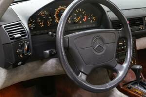 Image 13/27 of Mercedes-Benz SL 500 (1993)