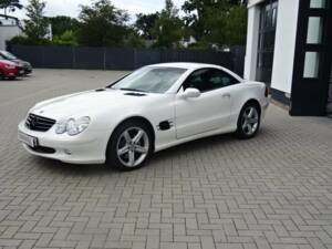 Imagen 8/19 de Mercedes-Benz SL 500 (2002)