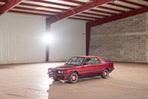 Image 19/45 of BMW 320i (1990)
