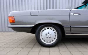 Image 14/96 of Mercedes-Benz 560 SL (1987)