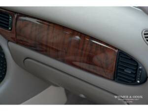 Bild 17/34 von Jaguar XJ 8 4.0 Executive (1999)