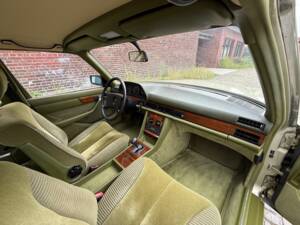 Image 11/34 of Mercedes-Benz 380 SE (1980)