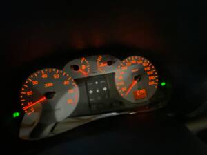 Immagine 12/43 di Renault Clio II V6 (2001)
