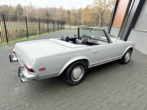 Image 2/36 of Mercedes-Benz 280 SL (1969)