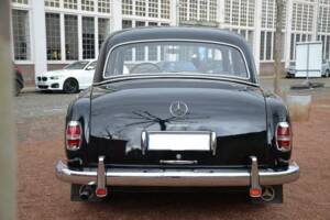 Imagen 6/19 de Mercedes-Benz 220 a (1956)