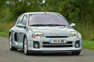 Image 2/50 de Renault Clio II V6 (2002)