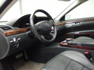 Image 52/99 of Mercedes-Benz S 65 AMG L (2006)