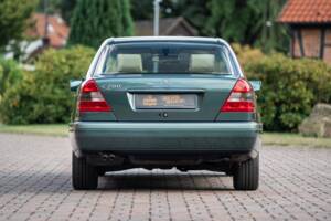 Bild 16/74 von Mercedes-Benz C 280 (1993)