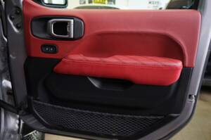 Image 14/29 de Jeep Wrangler 2.0T Sahara (2020)
