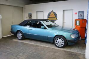 Afbeelding 49/50 van Mercedes-Benz 300 CE-24 (1993)