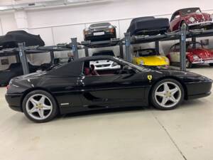 Bild 21/33 von Ferrari F 355 Spider (1997)