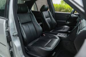 Image 27/50 of Mercedes-Benz C 36 AMG (1995)