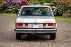 Bild 17/83 von Mercedes-Benz 300 D Turbodiesel (1983)