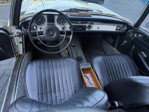 Image 29/50 of Mercedes-Benz 280 SL (1970)