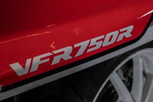 Image 20/29 of Honda VFR 750R RC 30 (1991)