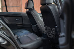 Immagine 39/44 di BMW 328i Touring (1997)