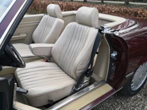 Image 15/38 de Mercedes-Benz 560 SL (1986)