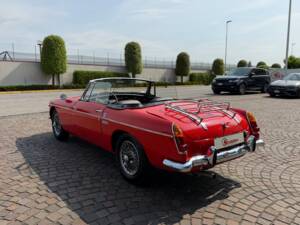 Image 8/20 of MG MGB (1969)