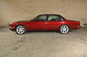 Image 2/32 de Jaguar XJR 4.0 (1999)