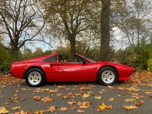 Immagine 5/50 di Ferrari 308 GTS Quattrovalvole (1983)