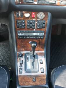 Image 5/7 of Mercedes-Benz 300 SE (1992)