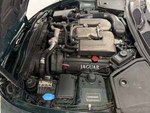 Image 13/26 of Jaguar XKR (2000)