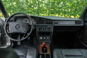 Image 34/50 of Mercedes-Benz 190 E 2.3-16 (1985)