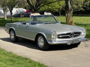 Image 1/15 of Mercedes-Benz 230 SL (1967)