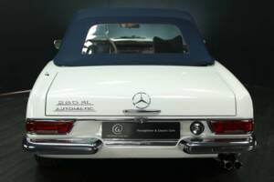 Image 30/50 of Mercedes-Benz 280 SL (1968)