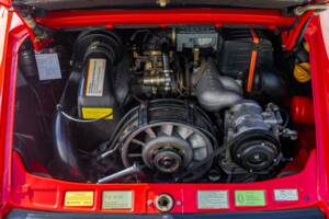 Image 18/38 de Porsche 911 Carrera 3.2 (1987)