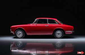 Image 2/17 of Alfa Romeo Giulia GT 1300 Junior (1971)